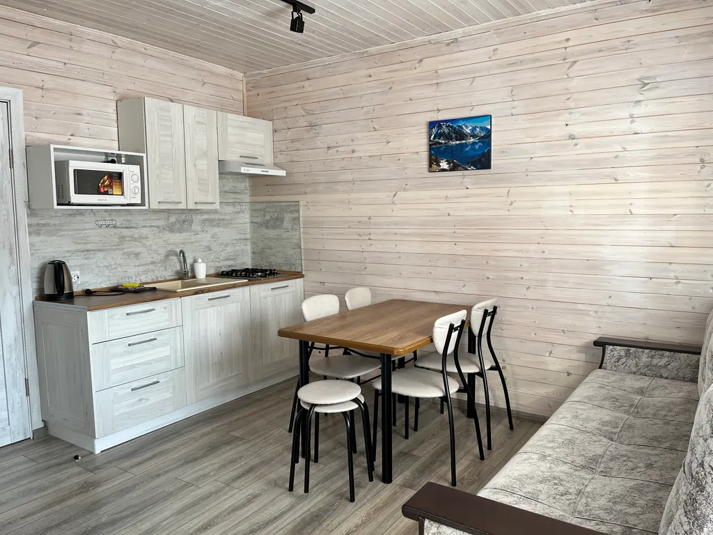 Коттедж с видом на горы 2