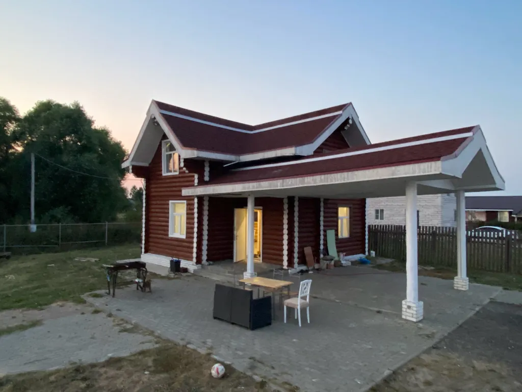 Дом с прудом