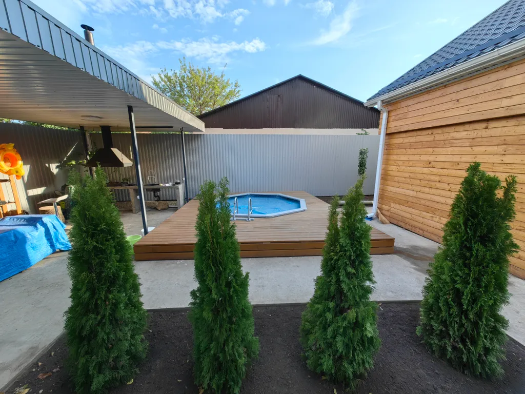 Уютный дом в центре города с мангалом и теплым бассейном