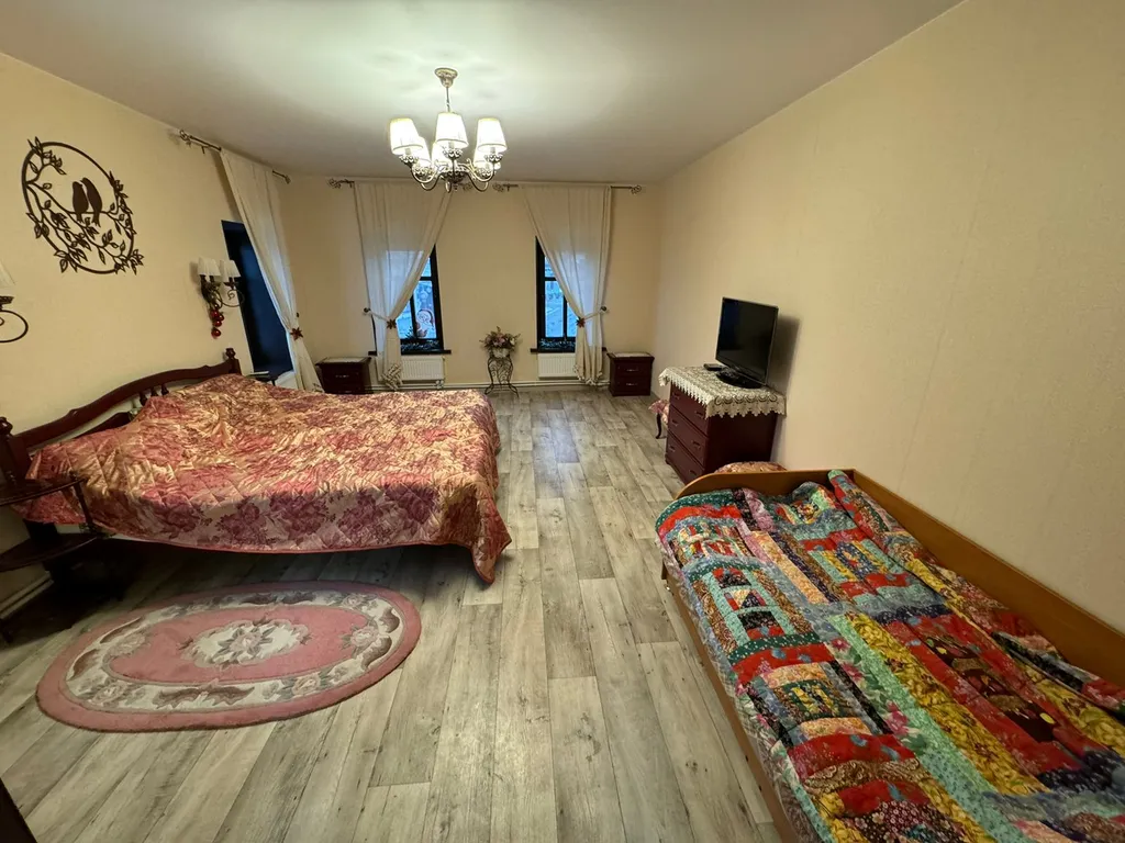 Часть дома в центре города с видом на достопримечательность