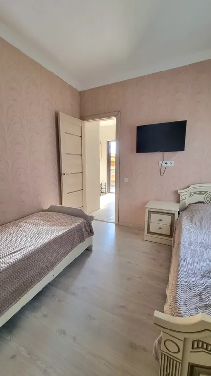 Домик и фруктовый сад