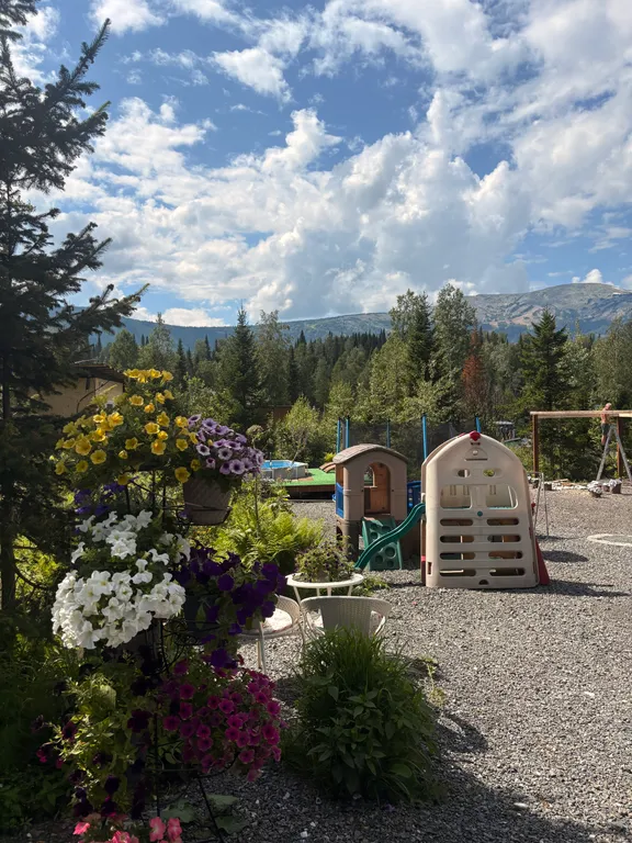 Современный дом с видом на горы