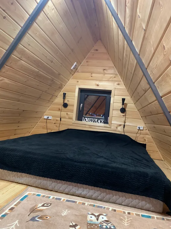 Дом А-фрейм треугольный шалаш в стиле логисты баней и купелью