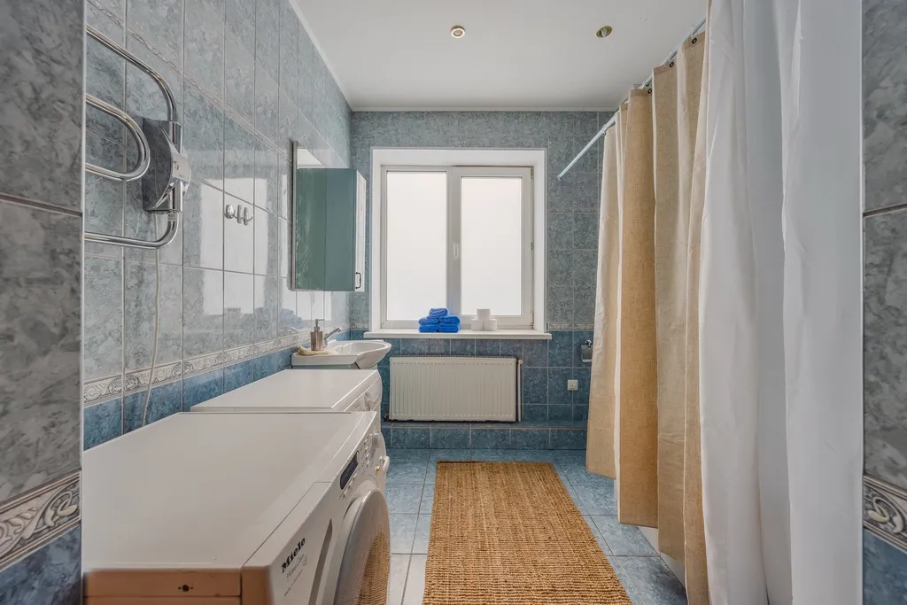 Дом с бассейном и сауной