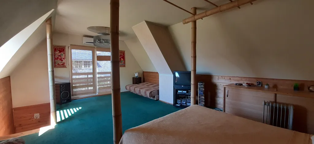 Загородный дом в черте города с русской баней