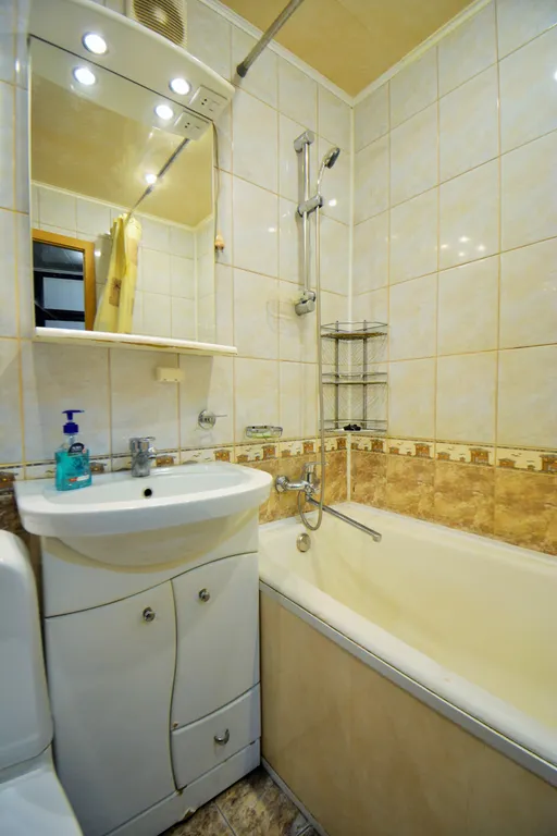 Однокомнатная квартира с улучшенной планировкой в доме с универмагом