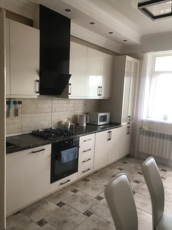 Просторная в центре, аэропорт 5 мин машиной, прекрасный вид на гору