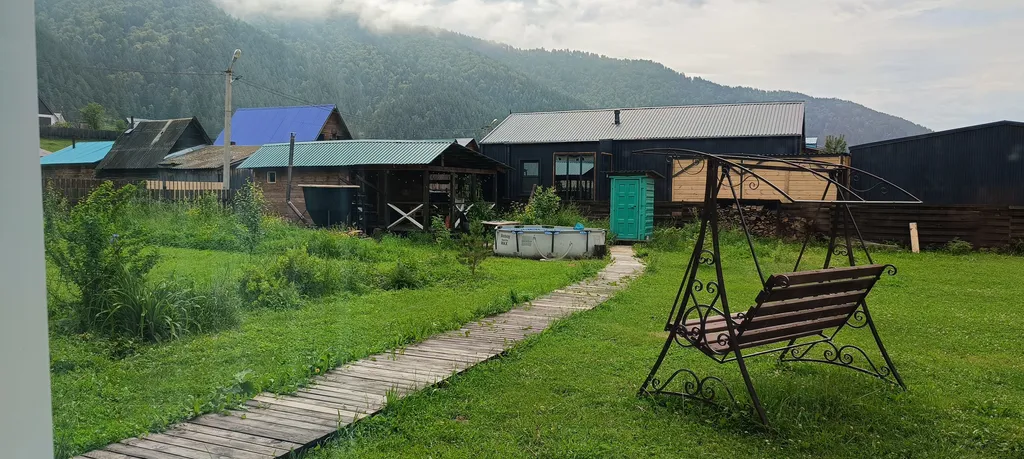 Домик среди гор