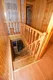 Лестница ведет на первый этаж