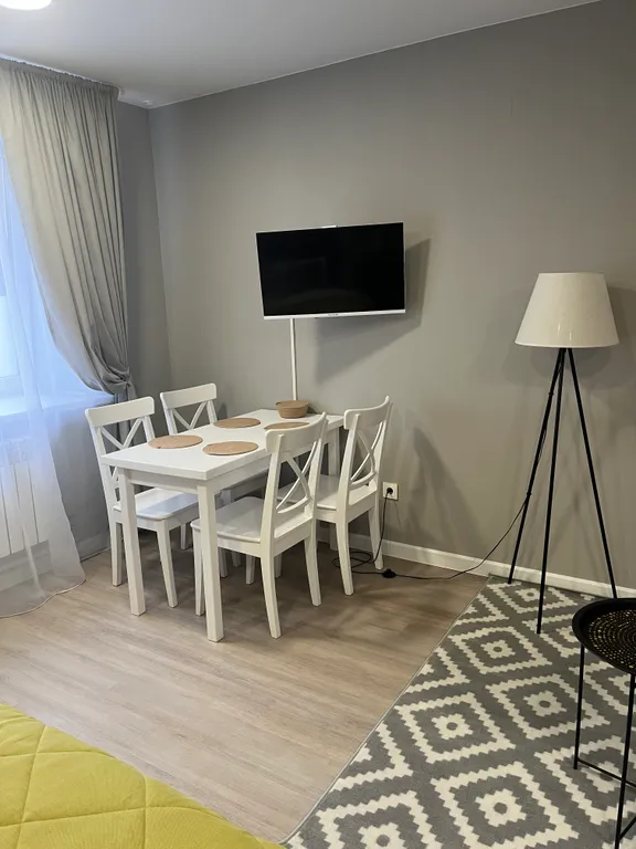 Квартира Квартира Уютная студия Классика с новым дизайнерским ремонтом — Красноярск