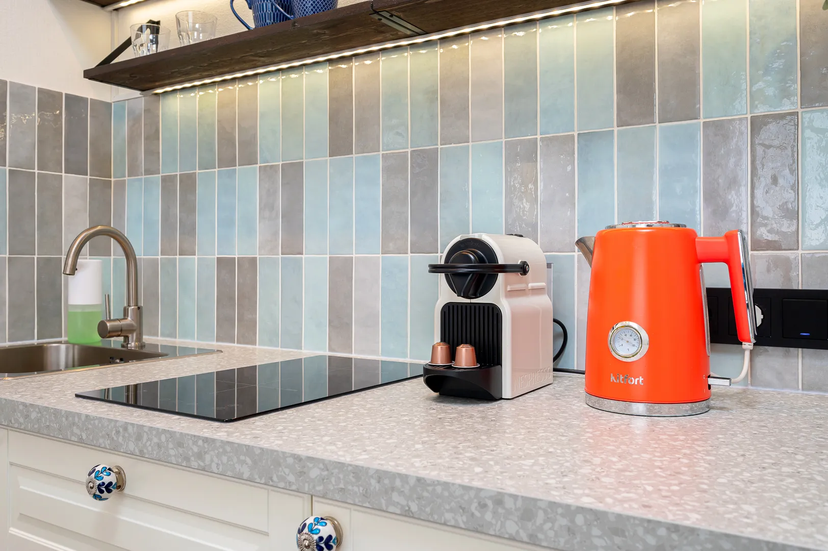 Стильные чайник и кофемашина Nespresso