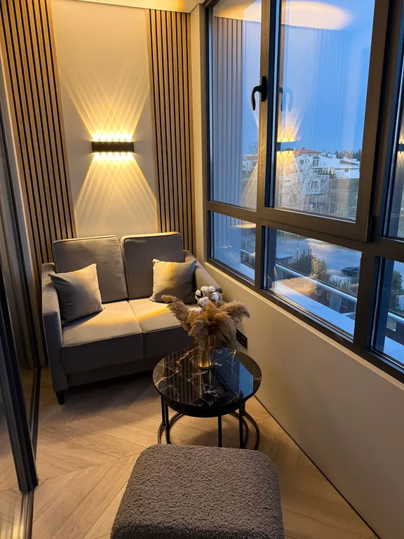 Дизайнерская студия на берегу моря