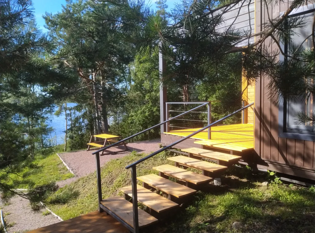 Коттедж Домик с панорамным остеклением, террасой и видом на озеро и лес — Сортавала