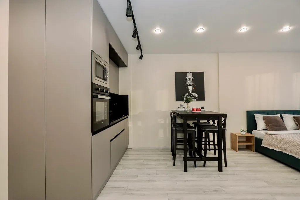 Студия c дизaйнерским интерьеpом