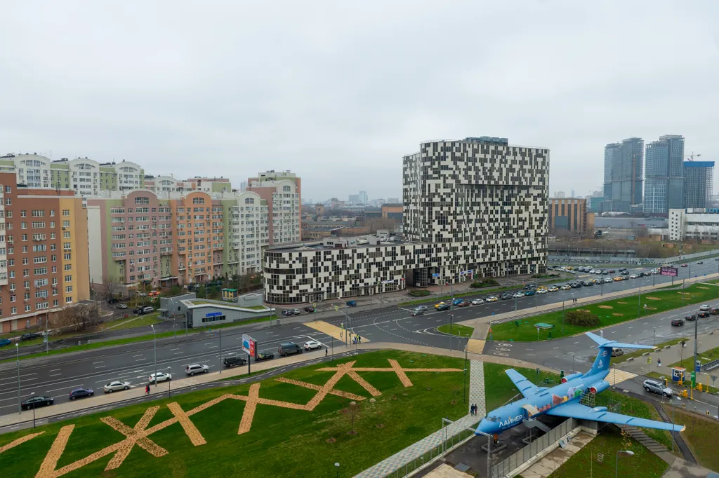 Студия с прекрасным видом на ночную Москву