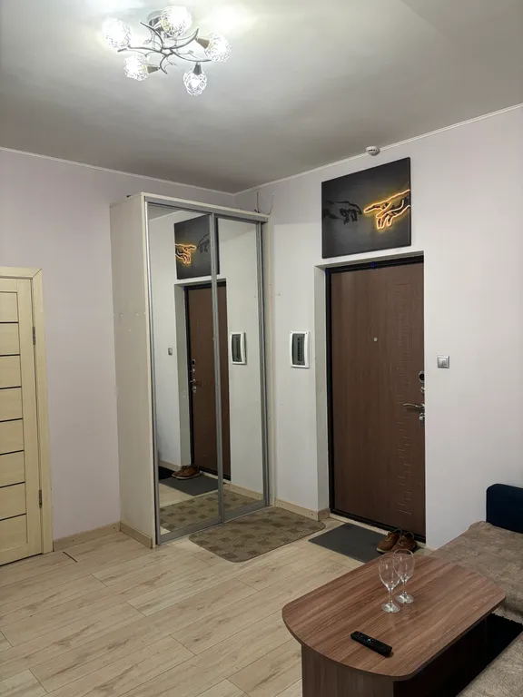 Уютная, чистая квартира в удобном районе, имеется водонагреватель.