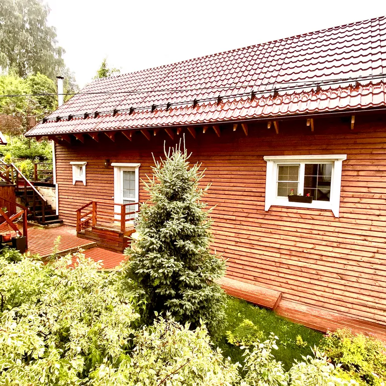 Домик в Горном Алтае с видом на горы