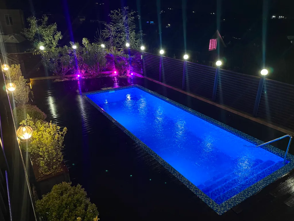 Шале Tech с подогреваемым бассейном и 4 спальнями