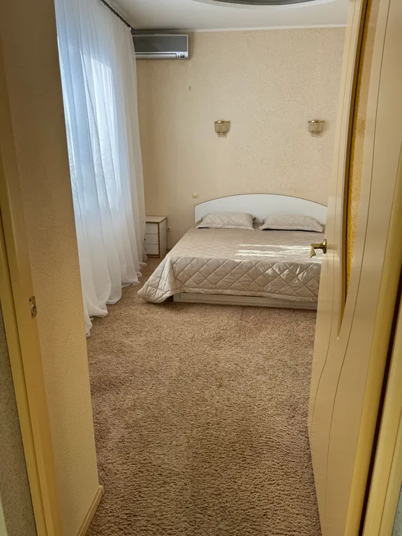 Дом с большим бассейном