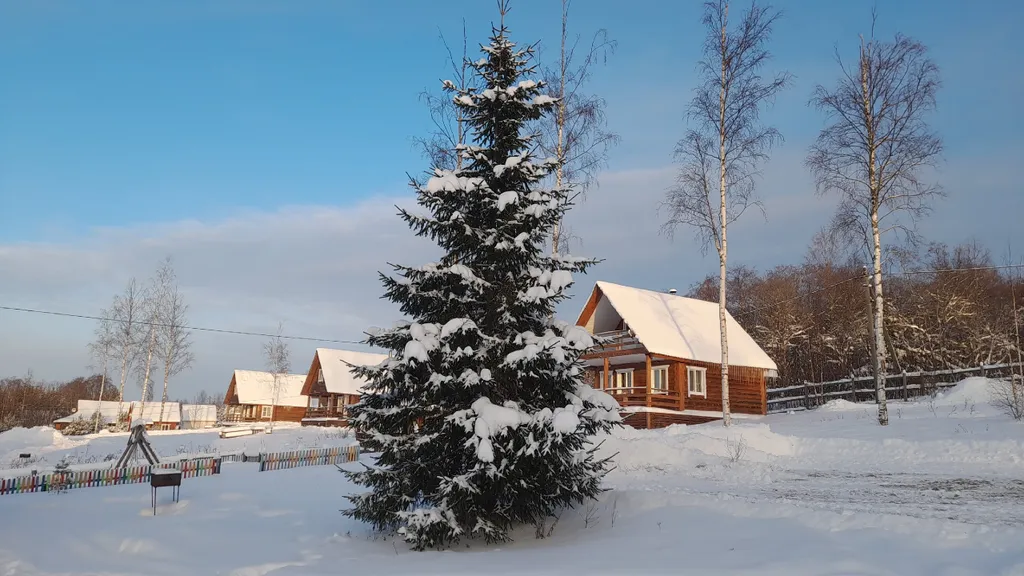 Коттедж Коттедж на берегу озера,рыбалка и отдых всей семьей! — Родионово