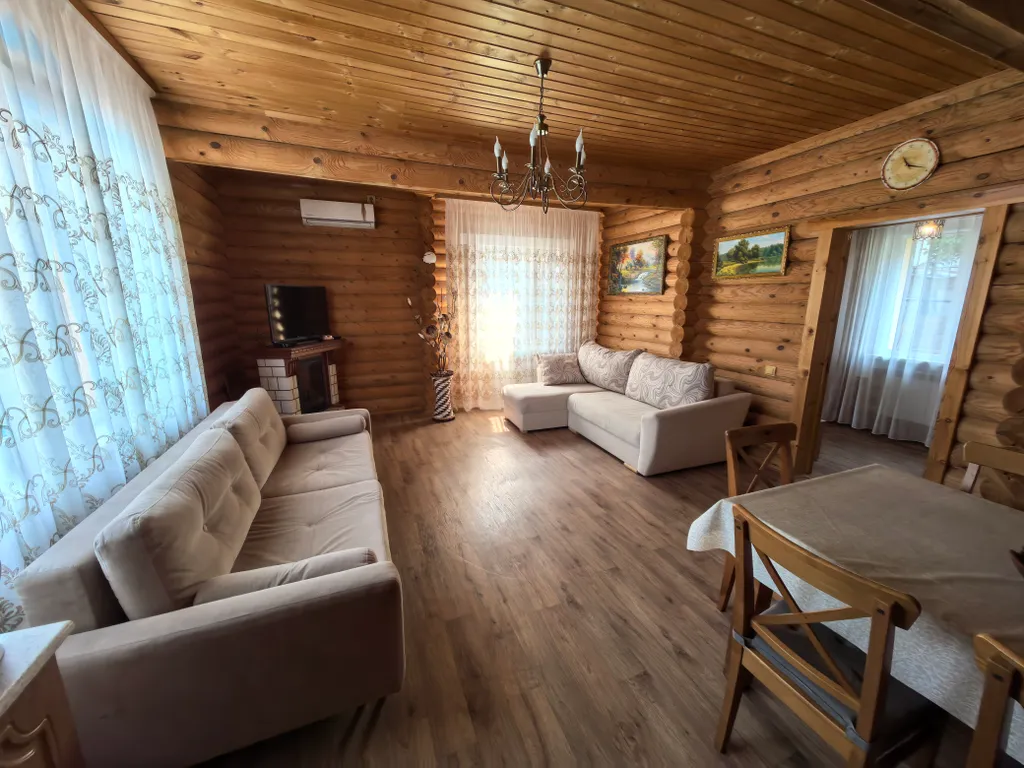 Дом сруб с бассейном и баней