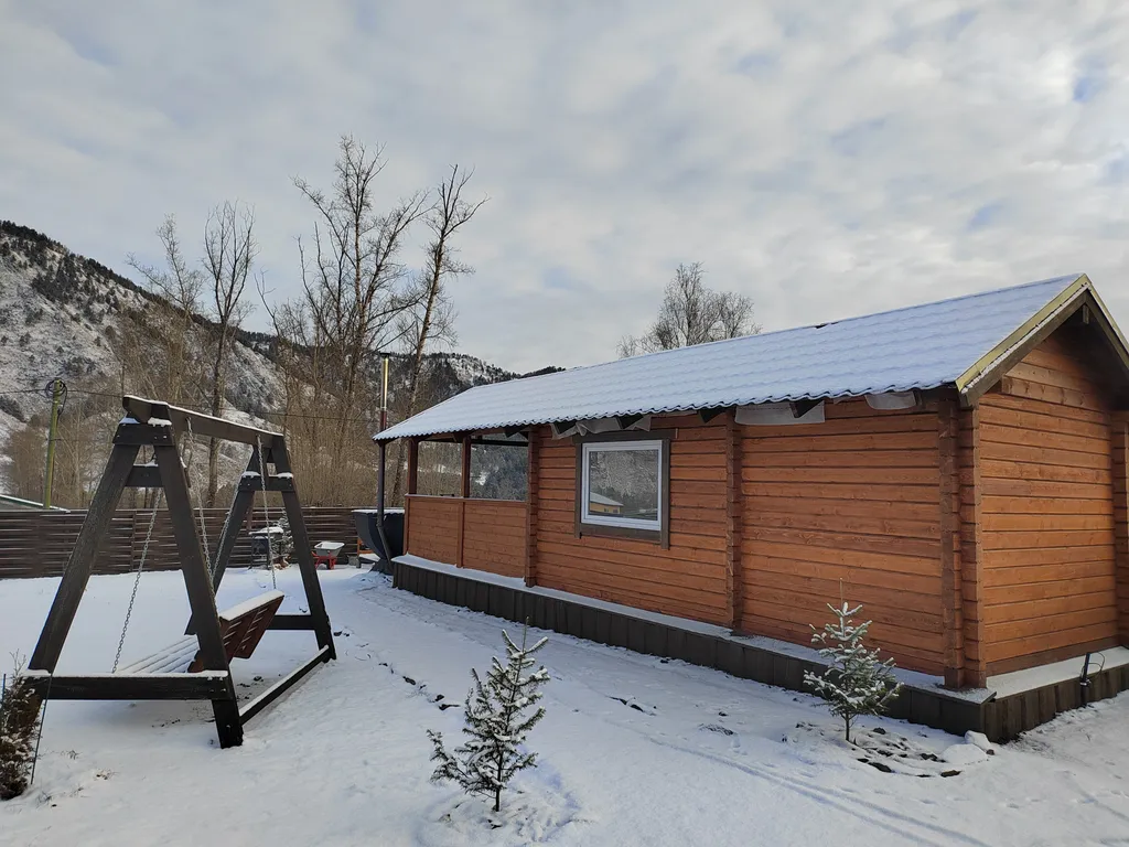 Уютный домик с видом на горы