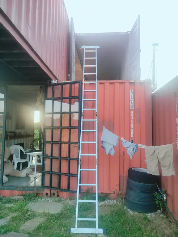 Палатка в морском контейнере