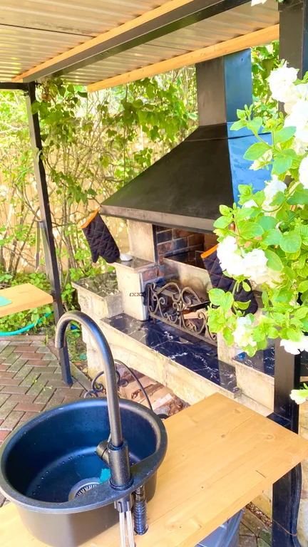 Дом с роскошным бассейном и 2 видами бань