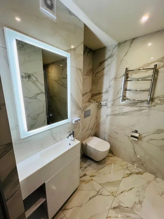 Двухуровневая квартира с бассейном на территории