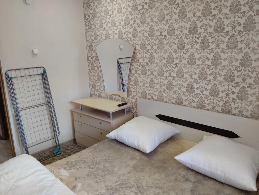 Квартира, в самом центре посёлка, рядом с горой, тёплая, чистая