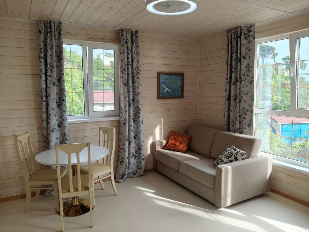 Уютный дом с видом на море