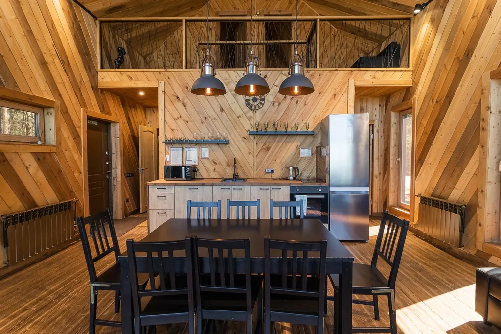 Большой загородный дом