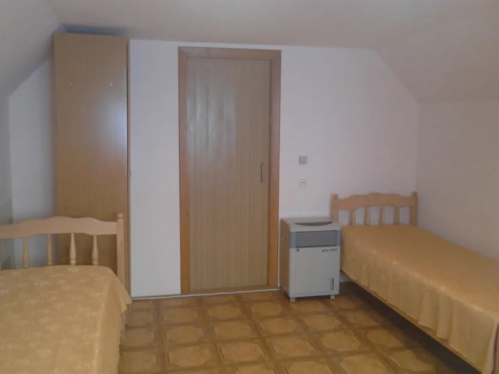 Уютный номер с удобствами и зеленый дворик в частном секторе