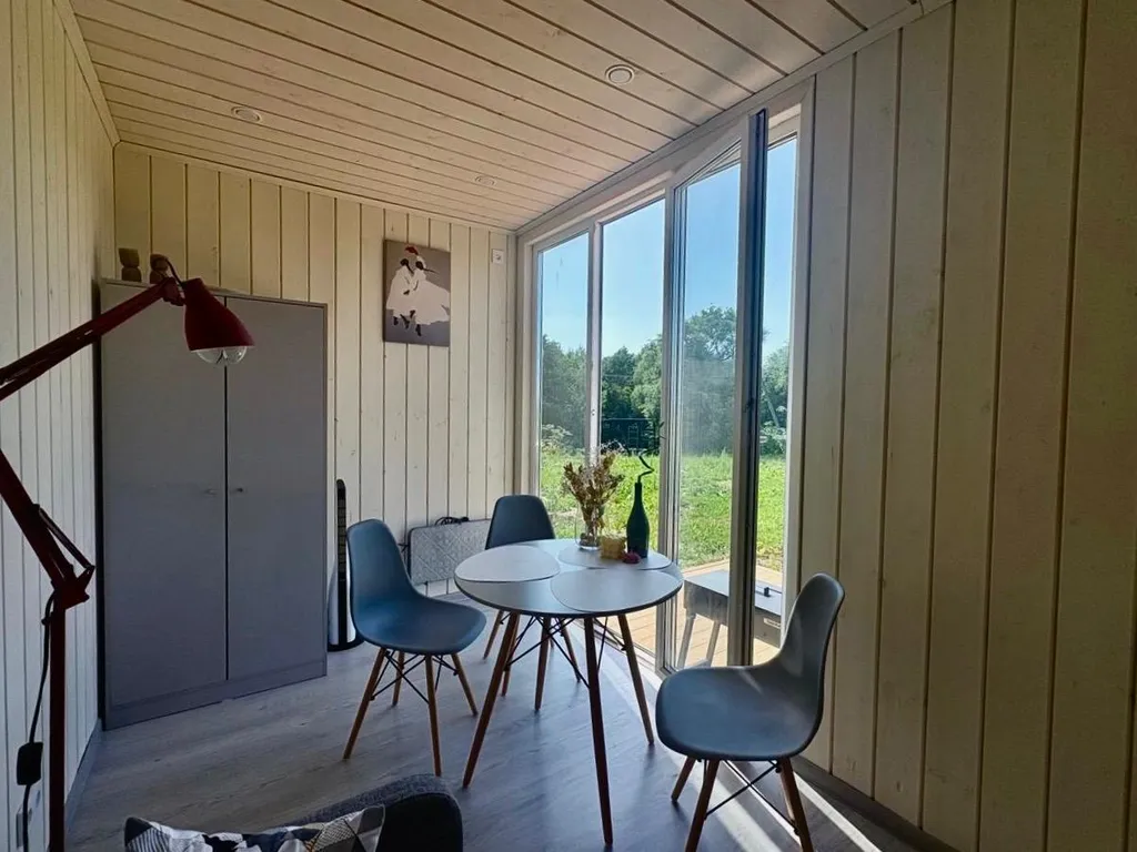 Коттедж Комфортабельный дом из морского контейнера у реки — Шаховская