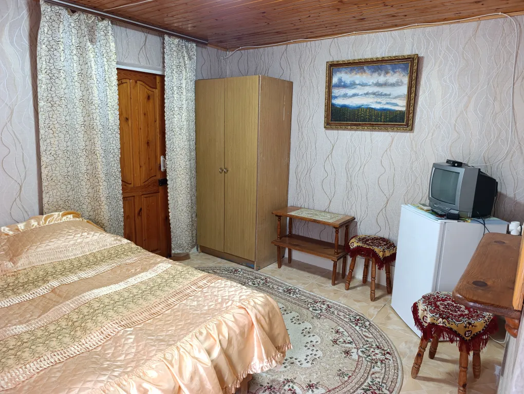 Квартира Номер с двуспальной кроватью (стандарт) на ул. Бирюзова в Судаке — аренда посуточно в Судак