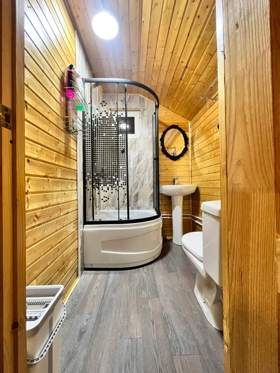 Коттедж на берегу реки и озера