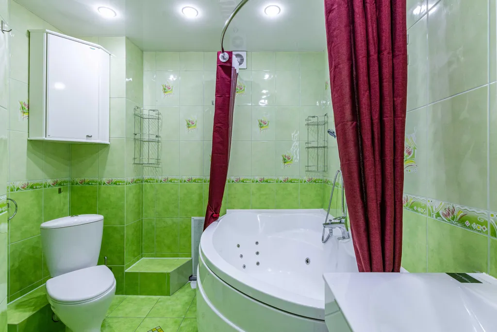 Уютная двухуровневая квартира с джакузи и аэрохоккем