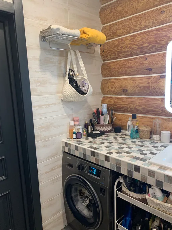 Уютный дом на берегу реки