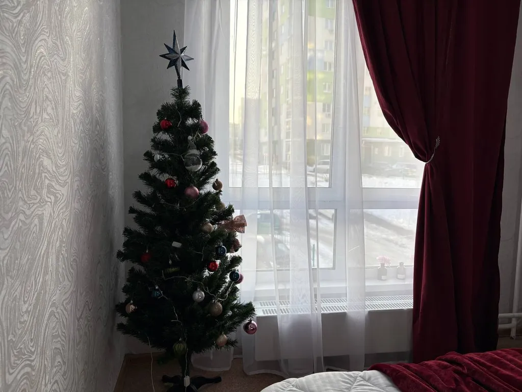 Квартира напротив Ледового дворца и областной больницы .