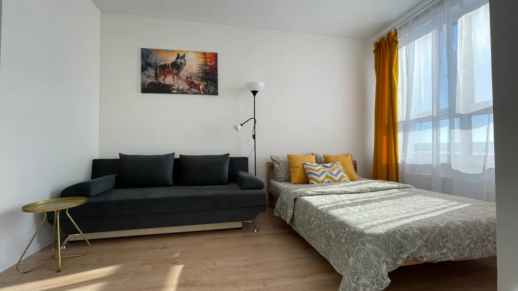 Не в отеле, а в квартире