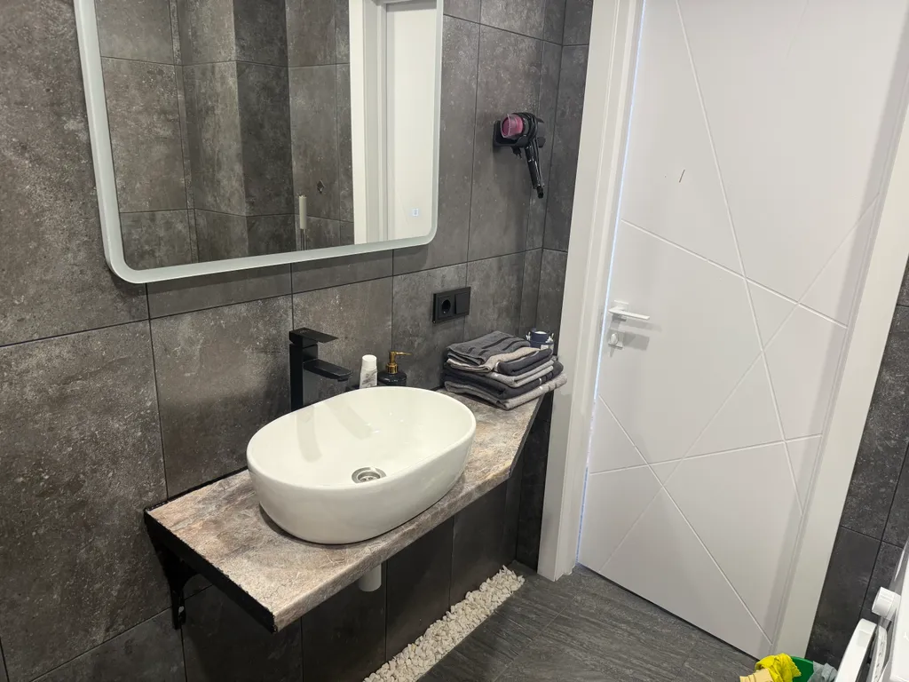 Уютная студия с дизайнерским ремонтом на конституции