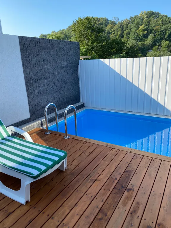 Уютный новый дом с собственным бассейном