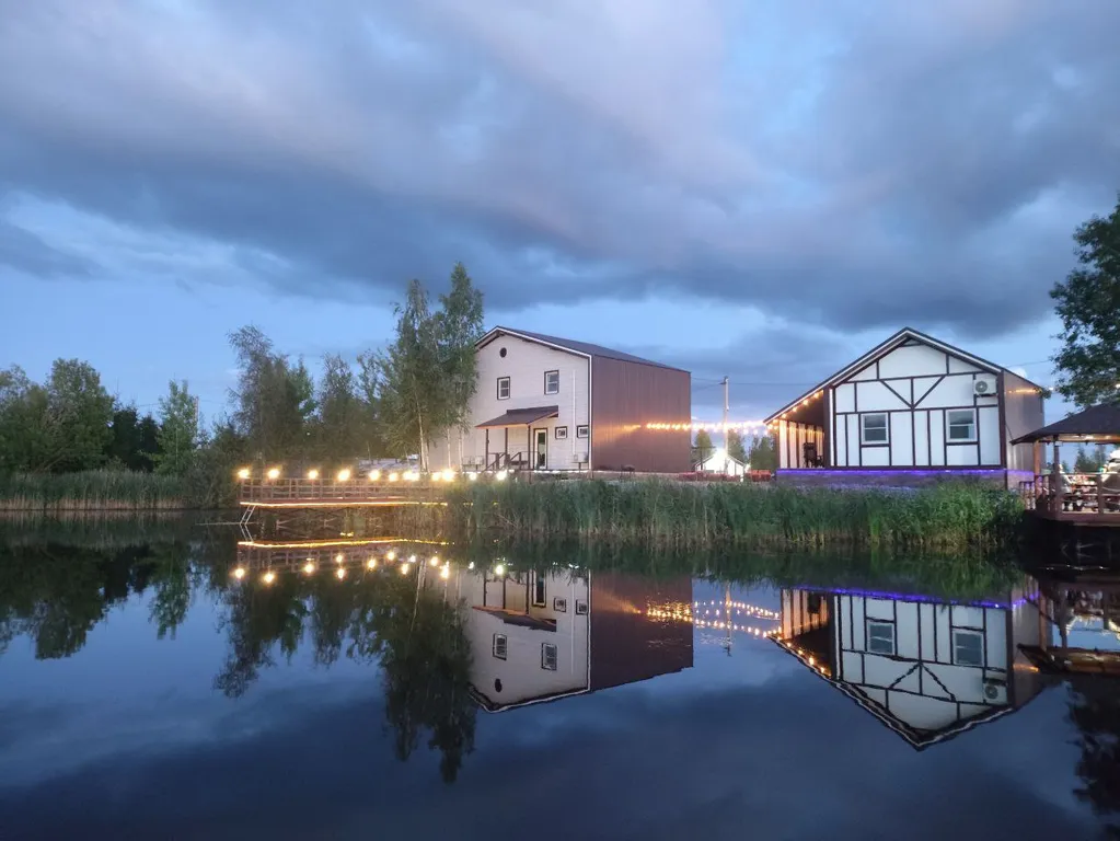 Дом отдыха на берегу озера