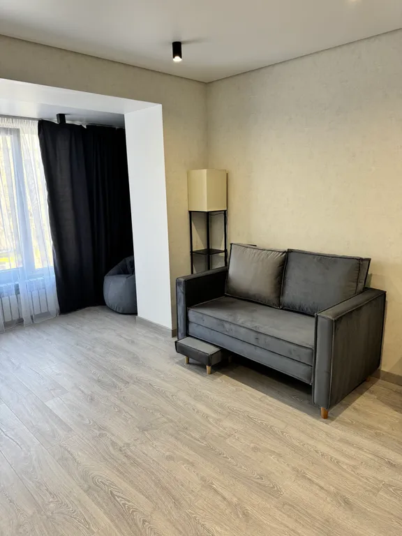 Уютная студия в центре города, напротив парка имени Горького