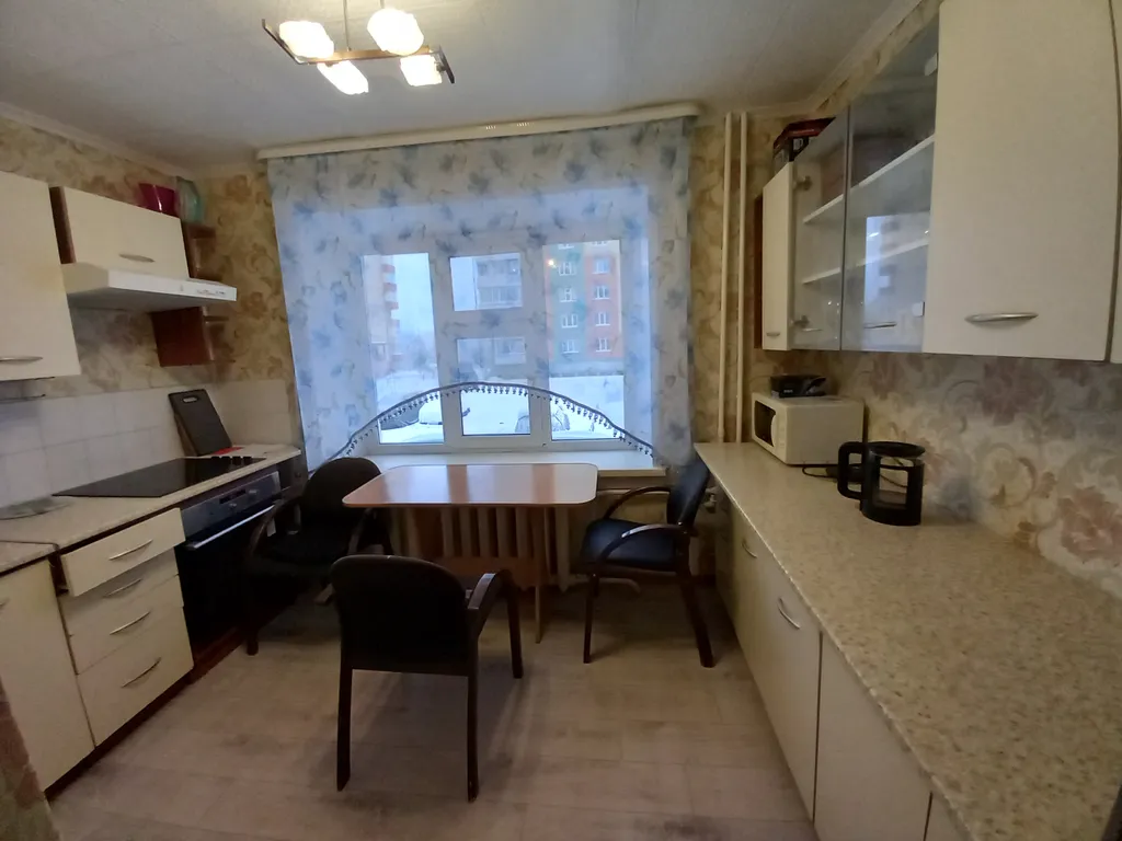 Просторная двухкомнатная квартира на 1ом этаже по Тихонова