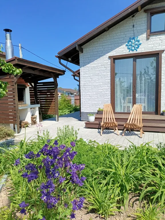 Коттедж с видом на сад