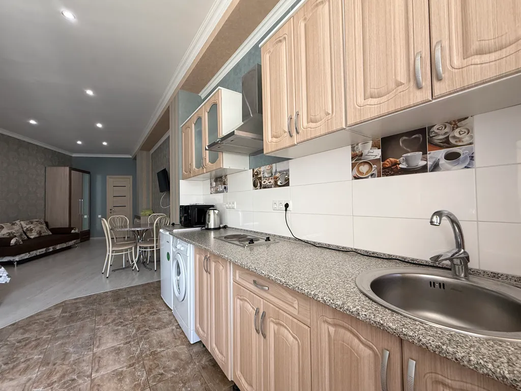 Студия с балконом у моря есть мангал