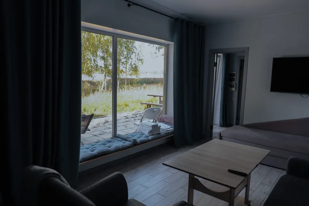 Уникальный панорамный дом с сауной прямо на берегу