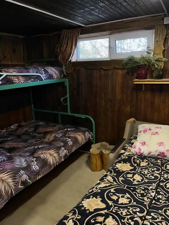 Уютный деревенский домик с русской баней возле берега озера