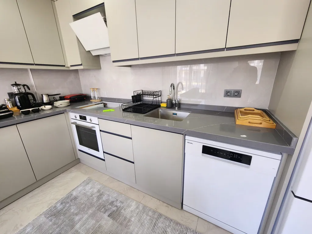 Новая 3-х комнатная квартира недалеко от пляжа в комплексе с бассейном